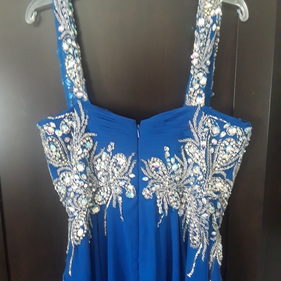 Gown - Picture 3 of 5